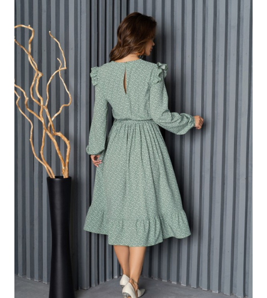 Оливковое классическое платье с рюшами
