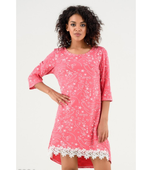 Розовое асимметричное платье в звездах с кружевом по подолу