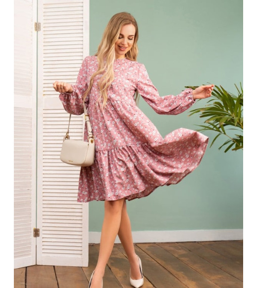 Розовое цветочное платье-трапеция с воланами