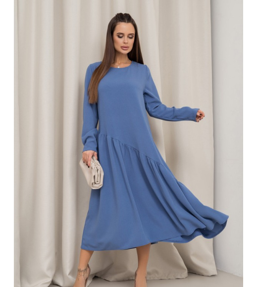 Голубое платье с асимметричным воланом