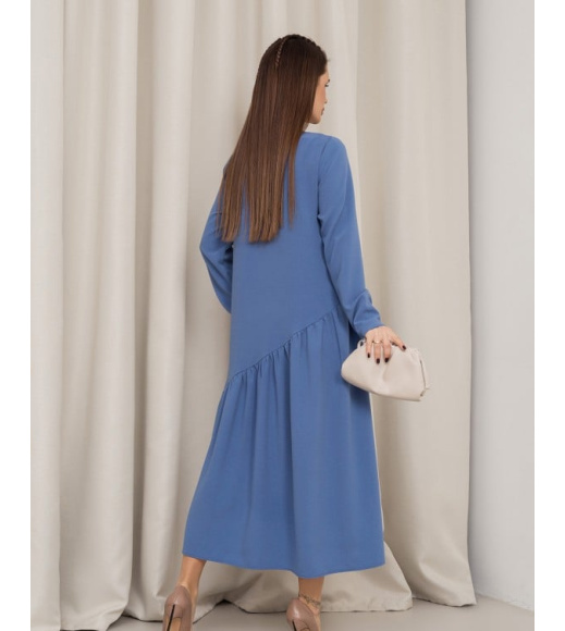Голубое платье с асимметричным воланом