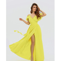 Желтое длинное платье с открытыми плечами