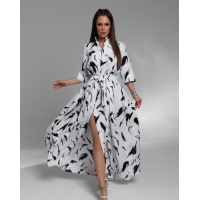 Бело-черное длинное платье с разрезом