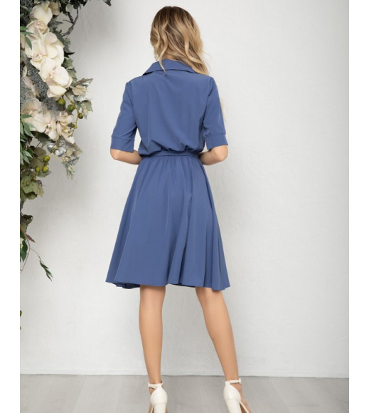 Блакитна приталена сукня-сорочка з короткими рукавами
