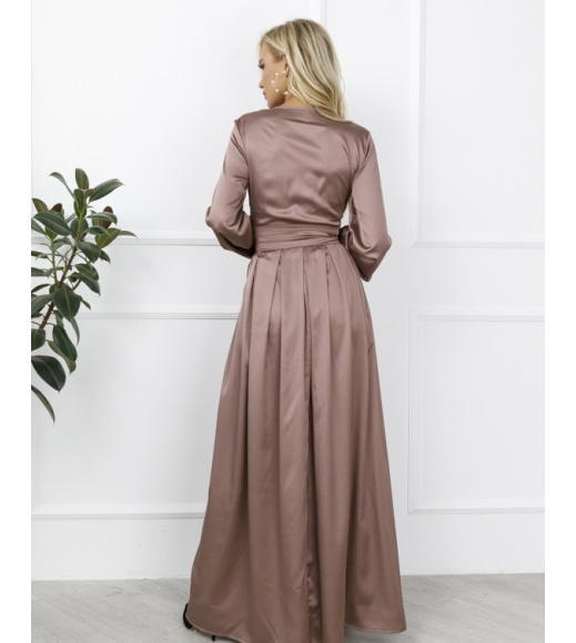 Светло-коричневое длинное платье с кроем на запах