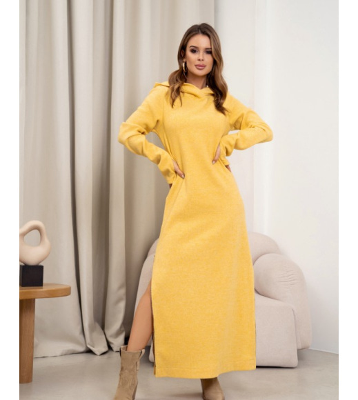 Довга жовта сукня з капюшоном з розрізами