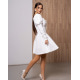 Белое присборенное платье с рюшами