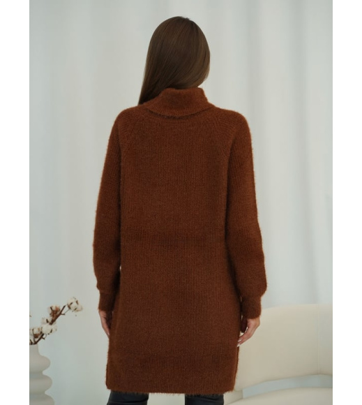 Коричневое платье-гольф свободного кроя