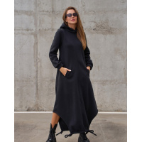 Черное утепленное платье с асимметричным низом