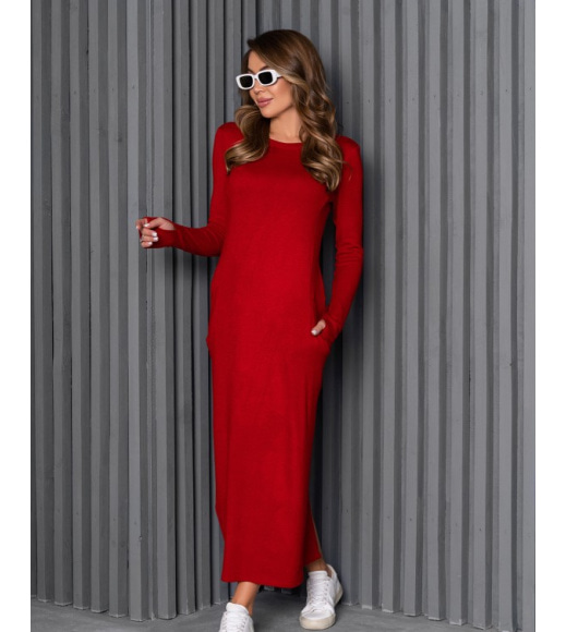 Красное длинное платье с карманами и разрезом