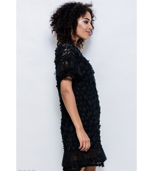 Чорне мереживне коротке плаття з фатиновими рюшами і декором з об`ємних шифонових кольорів