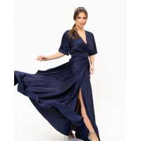 Темно-синя шовкова довга сукня з декольте на запах