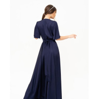 Темно-синя шовкова довга сукня з декольте на запах