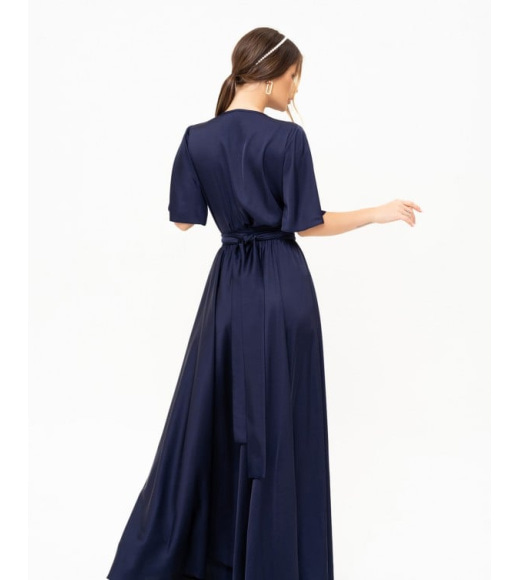 Темно-синее шелковое длинное платье с декольте на запах