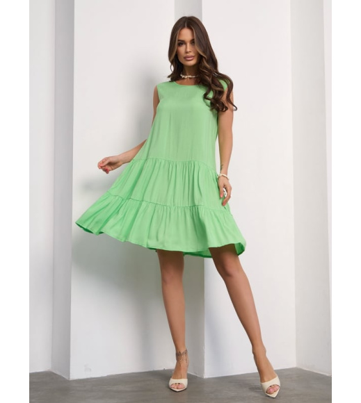 Салатовое свободное платье с воланами