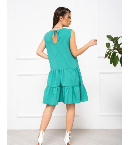 Зеленое свободное платье с воланами