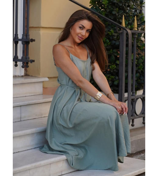 Оливковый льняной длинный сарафан на бретельках