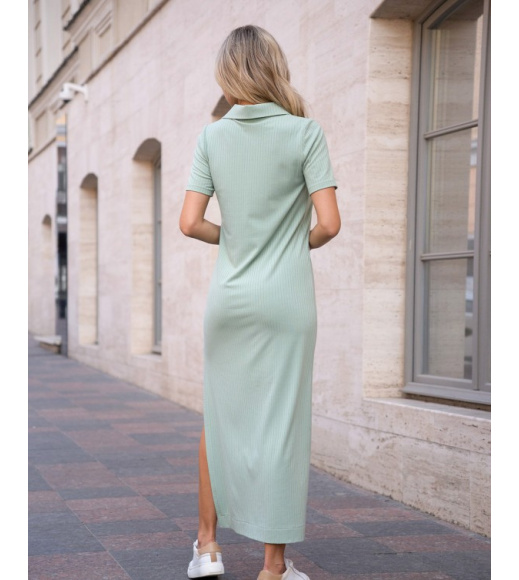 Оливковое фактурное платье-поло с боковым разрезом