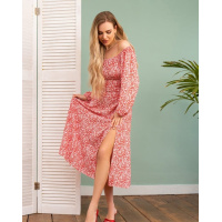 Красное платье с открытыми плечами