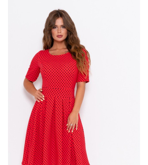Червоне класичне плаття в горошок