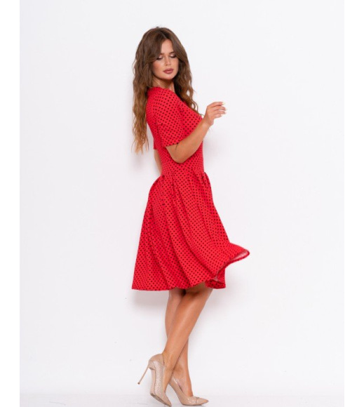 Красное в горошек классическое платье
