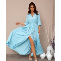 Длинное голубое платье с разрезом