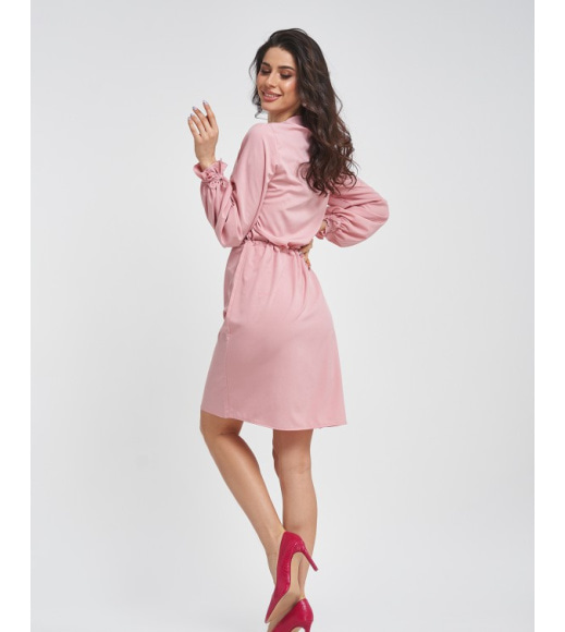 Рожеве приталене плаття з воланами на рукавах
