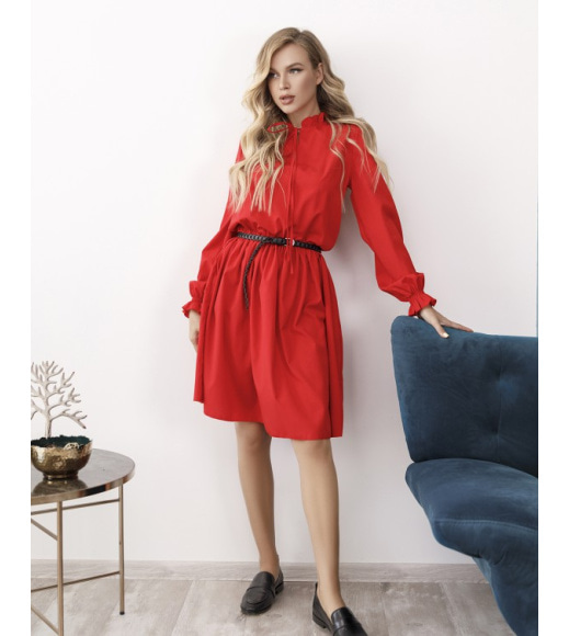 Червоне приталене плаття з рюшами
