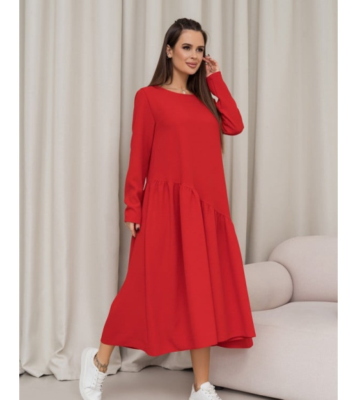 Красное платье с асимметричным воланом