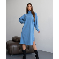 Голубое платье-гольф с боковым разрезом