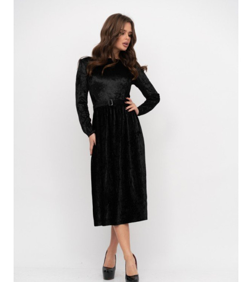 Чорна велюрова сукня з плісированою спідницею