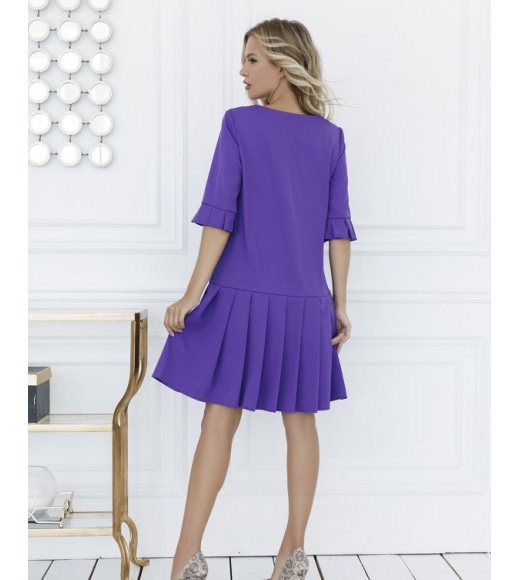 Фиолетовое свободное платье с плиссировкой