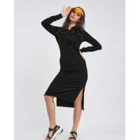 Черное трикотажное платье с капюшоном
