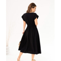 Черное льняное платье с декольте
