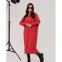 Красное ангоровое платье с капюшоном