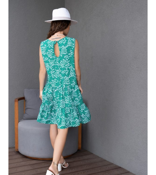 Зеленое цветочное платье с воланами