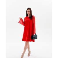 Красное платье-трапеция с полупрозрачными рукавами