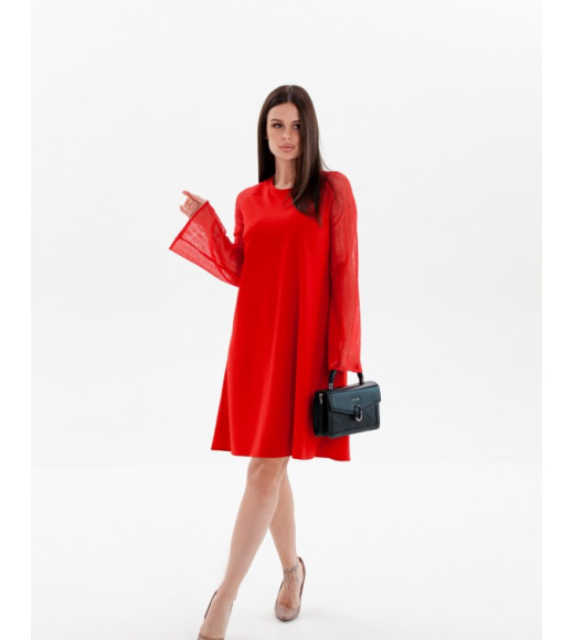 Красное платье-трапеция с полупрозрачными рукавами