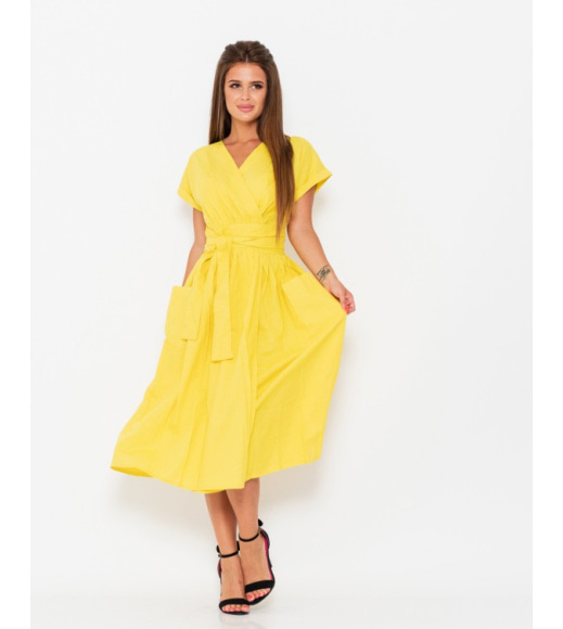 Желтое коттоновое платье на запах с карманами