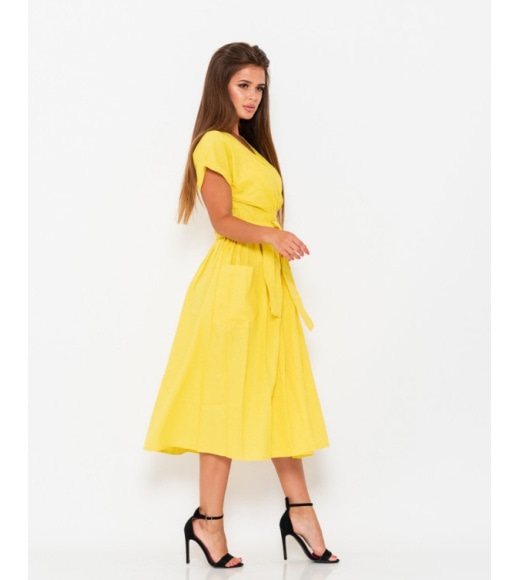 Желтое коттоновое платье на запах с карманами