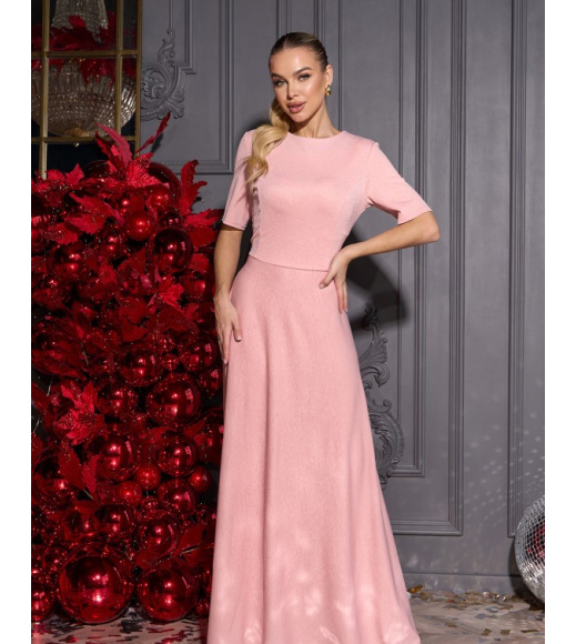 Розовое блестящее платье макси длины