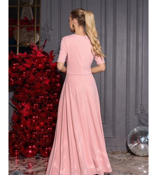 Розовое блестящее платье макси длины