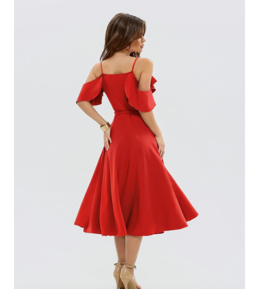 Красное платье на запах с воланами