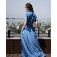 Блакитна довга сукня-сорочка на ґудзиках