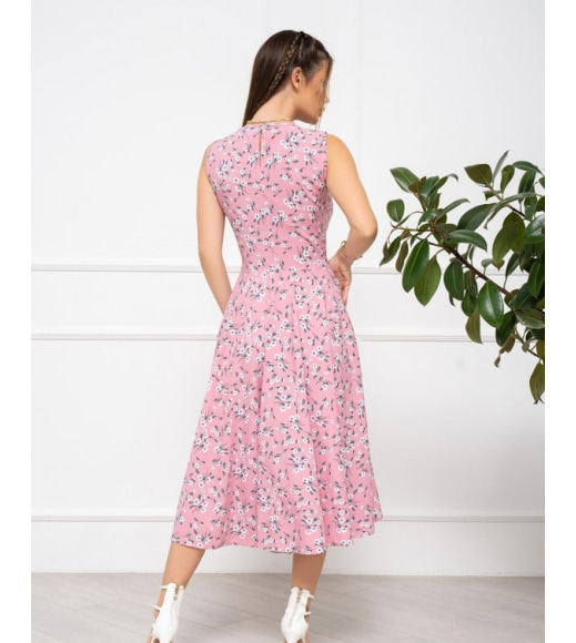 Розовое классическое платье без рукавов