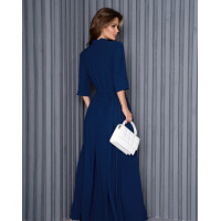 Синее длинное платье с разрезом спереди