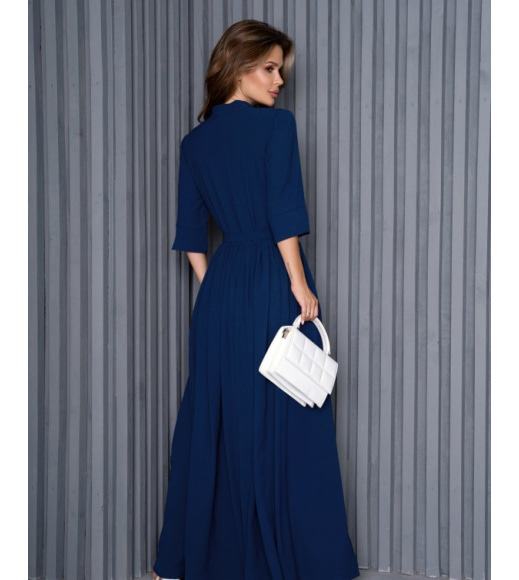 Синя довга сукня з розрізом спереду