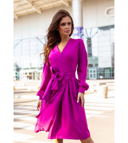 Фіолетове приталене плаття з довгими рукавами