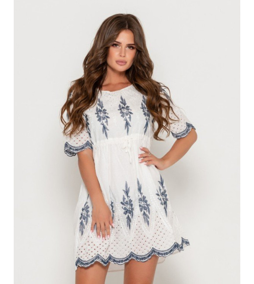 Біла котонова сукня з синьо-білою вишивкою
