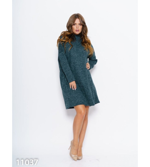 Зеленое ангоровое свободное платье с воротником-стойкой